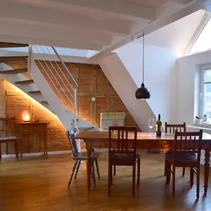 wunderschne-helle-wohnung-10-min-zum-zentrum.stuttgart-hotel.com/